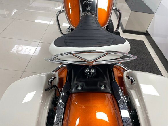 2023 Harley-Davidson Electra Glide, оранжевый, 3790000 рублей - вид 1