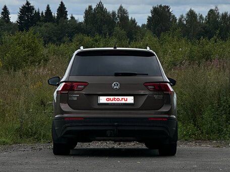 2018 Volkswagen Tiguan II, коричневый, 2149000 рублей, вид 2