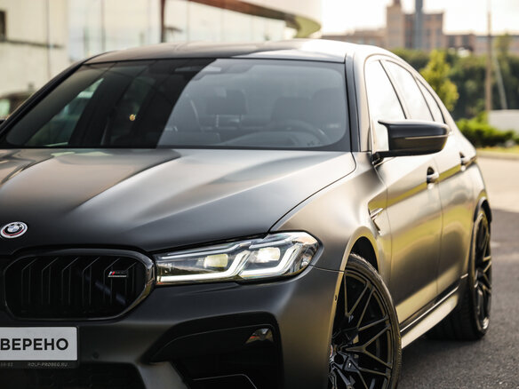 2021 BMW M5 VI (F90) Рестайлинг, чёрный - вид 1