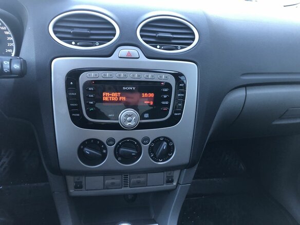 2010 Ford Focus II Рестайлинг, чёрный - вид 12