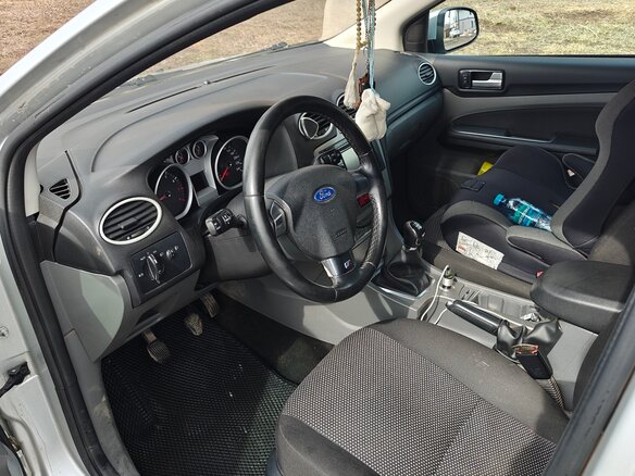2011 Ford Focus II Рестайлинг, серебристый, 500000 рублей - вид 5