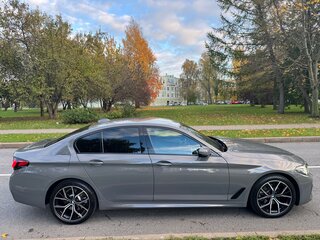 2021 BMW 5 серии 520d xDrive VII (G30/G31/G38) Рестайлинг, серый, 5499000 рублей, вид 4