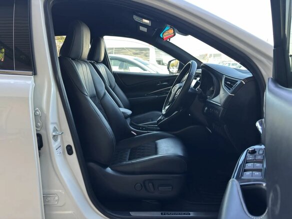 2018 Toyota Harrier III (XU60) Рестайлинг, белый, 2999900 рублей - вид 15