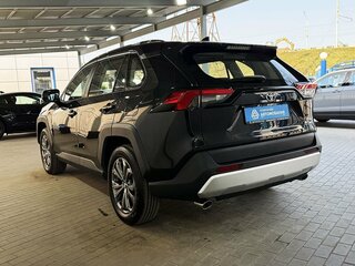 2025 Toyota RAV4 V (XA50), чёрный, 3899000 рублей, вид 3