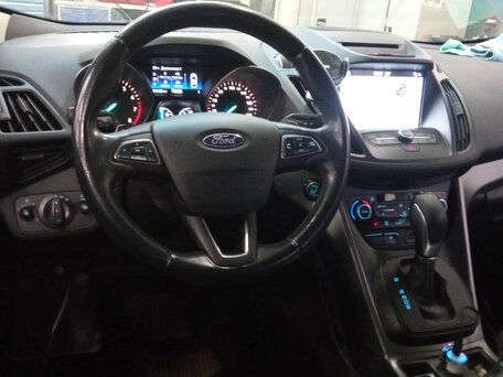2017 Ford Kuga II Рестайлинг, красный, 1440000 рублей, вид 5