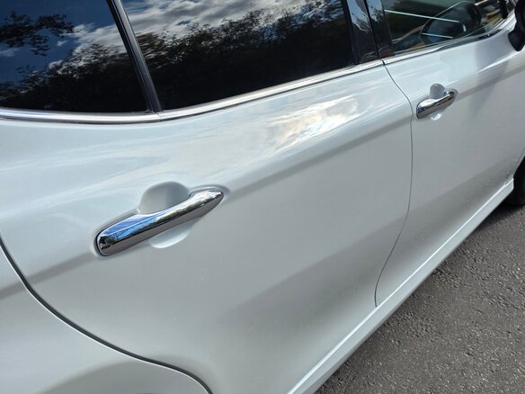 2022 Toyota Camry VIII (XV70) Рестайлинг, белый, 2250000 рублей - вид 17