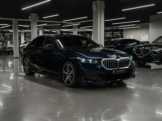 2025 BMW 5 серии 530e VIII (G60/G61/G68), чёрный, 8600000 рублей, вид 2