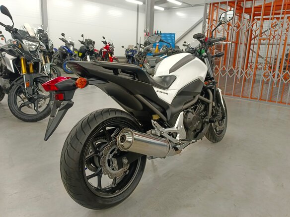 2013 Honda NC 700S, белый, 450000 рублей - вид 2
