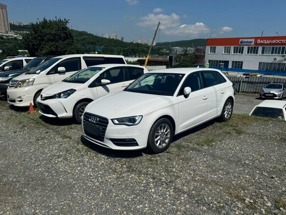2016 Audi A3 III (8V), белый, 1330000 рублей