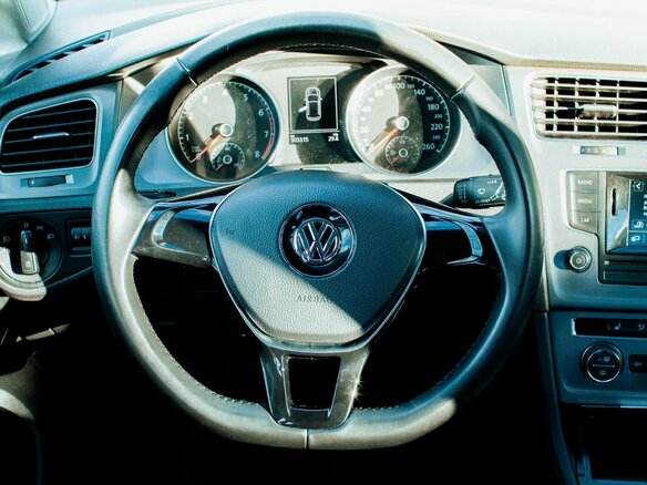2013 Volkswagen Golf VII, голубой, 990000 рублей - вид 28