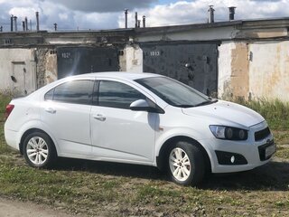 2014 Chevrolet Aveo II, белый, 500000 рублей, вид 4