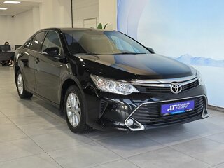 2016 Toyota Camry VII (XV50) Рестайлинг, чёрный, 1999000 рублей, вид 1