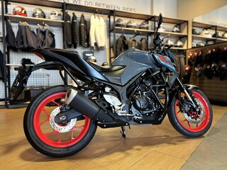2021 Yamaha MT-03, серебристый, 630000 рублей, вид 3