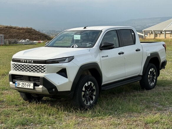 2026 Toyota Hilux VIII Рестайлинг 3, белый, 7050000 рублей - вид 1