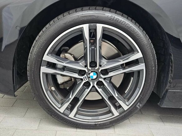 2022 BMW 1 серии 120i III (F40), чёрный, 4381237 рублей - вид 4