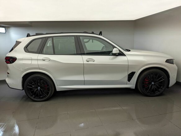 2025 BMW X5 40i IV (G05/G18) Рестайлинг, белый, 14990000 рублей - вид 3