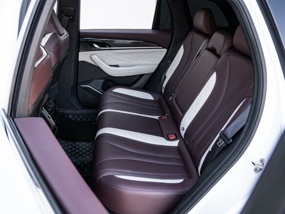 2023 Geely Monjaro (Xingyue L) I, белый, 3060000 рублей - вид 8