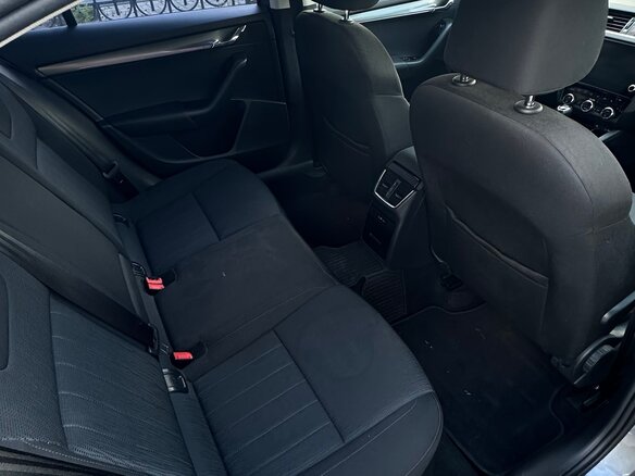 2017 Skoda Octavia III (A7) Рестайлинг, серый, 1750000 рублей - вид 13