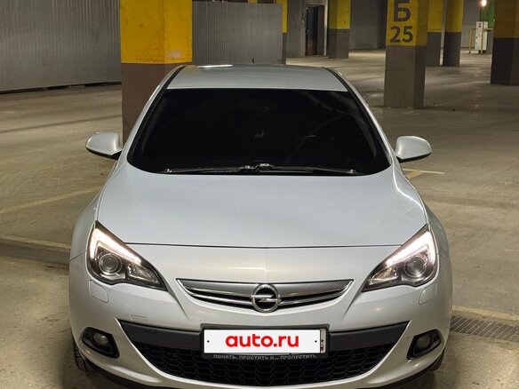 2012 Opel Astra GTC J Рестайлинг, белый, 750000 рублей