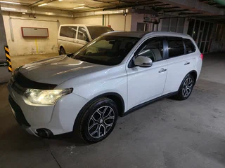2014 Mitsubishi Outlander III, белый, 1850000 рублей, вид 1