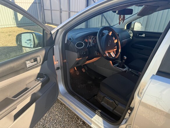 2011 Ford Focus II Рестайлинг, серебристый, 580000 рублей - вид 6