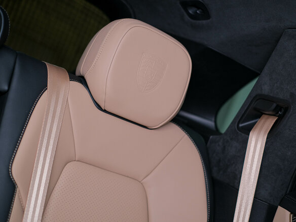 2026 Porsche Cayenne GTS Coupé III Рестайлинг, серый, 25955186 рублей - вид 15
