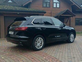 2018 Volkswagen Touareg III, чёрный, 5200000 рублей, вид 4