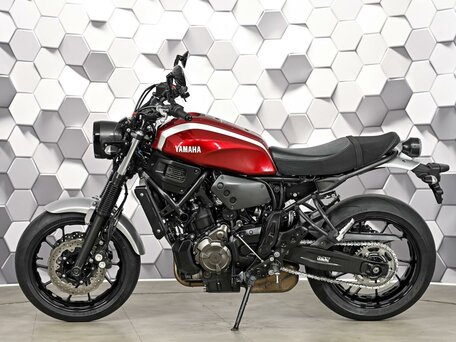 2018 Yamaha XSR700, красный, 555000 рублей, вид 4