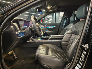 2024 BMW 7 серии 740i xDrive VII (G70), чёрный, 11999000 рублей, вид 5