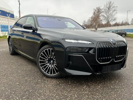 2025 BMW 7 серии 740d xDrive VII (G70), чёрный, 14990000 рублей, вид 4