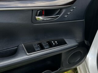 2018 Lexus ES 250 VI Рестайлинг, белый, 2700000 рублей, вид 5