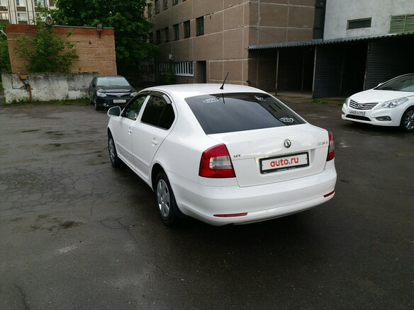2013 Skoda Octavia II (A5) Рестайлинг, белый - вид 5