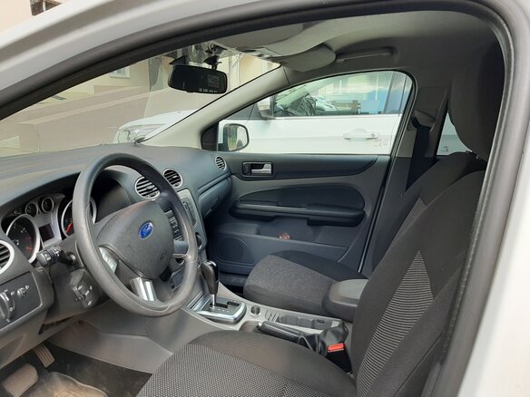 2011 Ford Focus II Рестайлинг, белый - вид 6