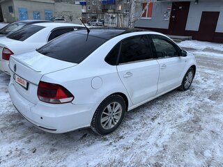 2016 Volkswagen Polo V Рестайлинг, белый, 740000 рублей, вид 3