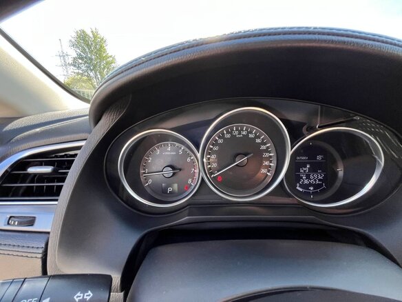2015 Mazda 6 III (GJ) Рестайлинг, белый, 1350000 рублей - вид 14