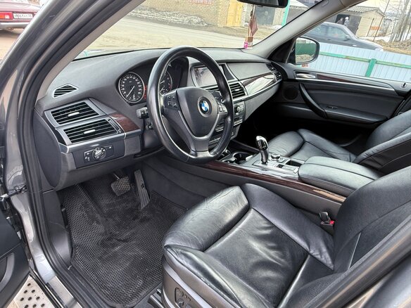2011 BMW X5 35i II (E70) Рестайлинг, серый - вид 5