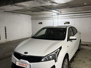 2020 Kia Rio IV Рестайлинг, белый, 1950000 рублей, вид 2