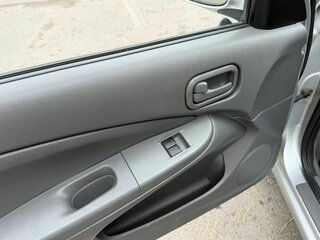 2010 Nissan Almera Classic I, серебристый, 650000 рублей, вид 4