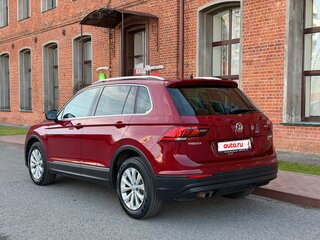2017 Volkswagen Tiguan II, пурпурный, 2750000 рублей, вид 5