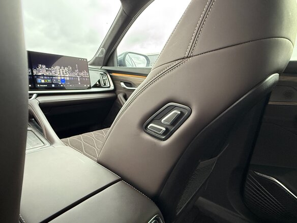 2026 Geely Monjaro (Xingyue L) I Рестайлинг 2 (China Market), синий, 4190000 рублей - вид 32