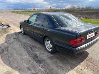 1995 Mercedes-Benz E-Класс 230 II (W210, S210), чёрный, 300000 рублей, вид 2