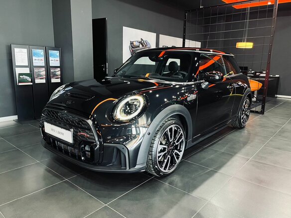 2023 Mini Hatch Cooper S III (F55/F56) Рестайлинг 2, чёрный