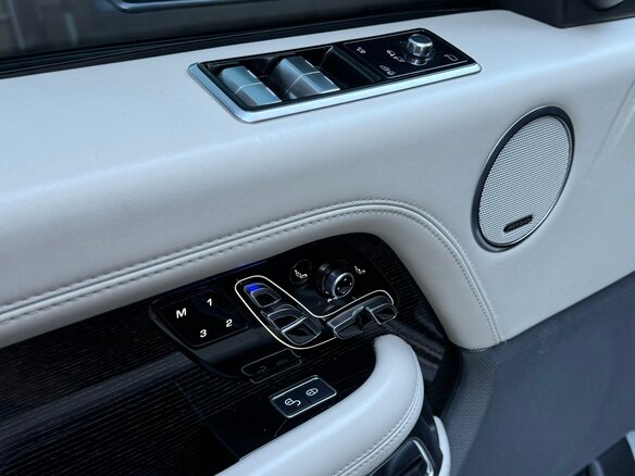 2019 Land Rover Range Rover IV Рестайлинг, серый, 5700000 рублей - вид 15