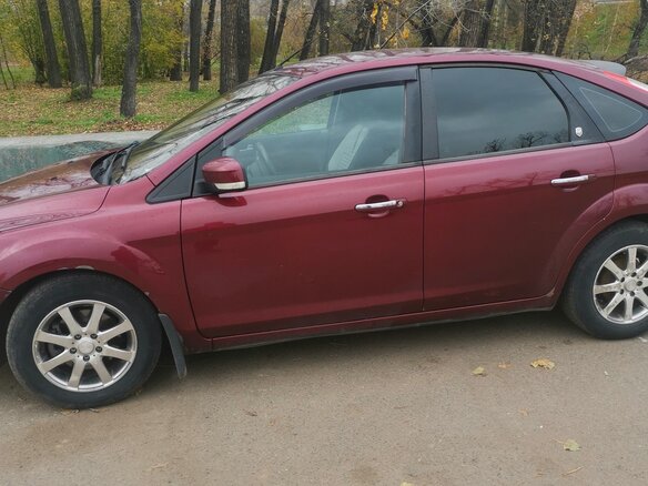 2008 Ford Focus II Рестайлинг, пурпурный, 620000 рублей - вид 2