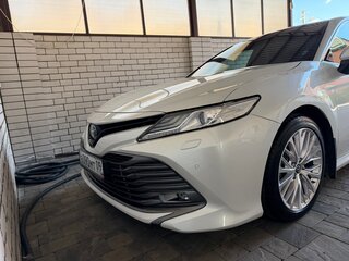 2019 Toyota Camry VIII (XV70), белый, 3350000 рублей, вид 2