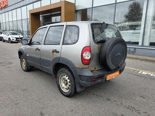 2014 Chevrolet Niva I Рестайлинг, серебристый, 349000 рублей, вид 3