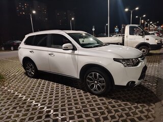 2014 Mitsubishi Outlander III, белый, 1500000 рублей, вид 4