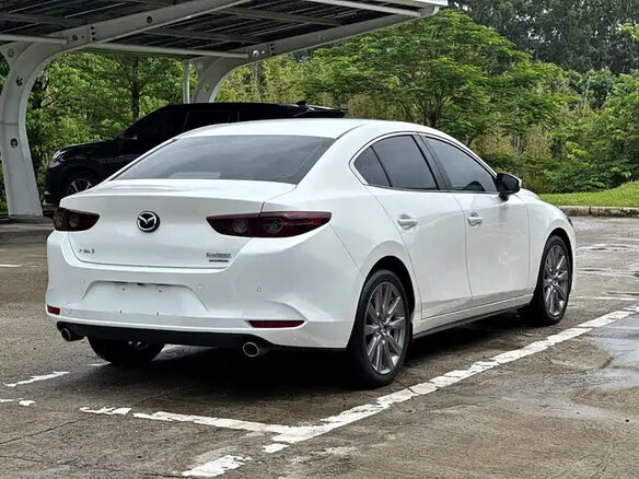 2022 Mazda 3 Axela IV (BP), белый, 1437000 рублей - вид 3