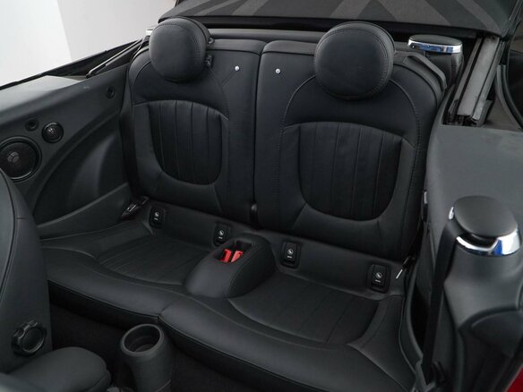 2019 Mini Cabrio JCW John Cooper Works III Рестайлинг, красный, 3149077 рублей - вид 9
