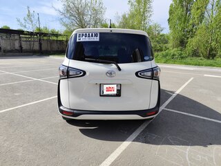 2019 Toyota Sienta II Рестайлинг, белый, 1370000 рублей, вид 3